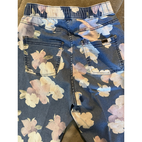 Hue Legging Jeans With White Flowers Denim Elastic Waist Size Small - Picture 12 of 13